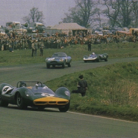 Tourist Trophy Aggregate à Oulton Park, la Lotus 30 du Ian Walker Team Lotus